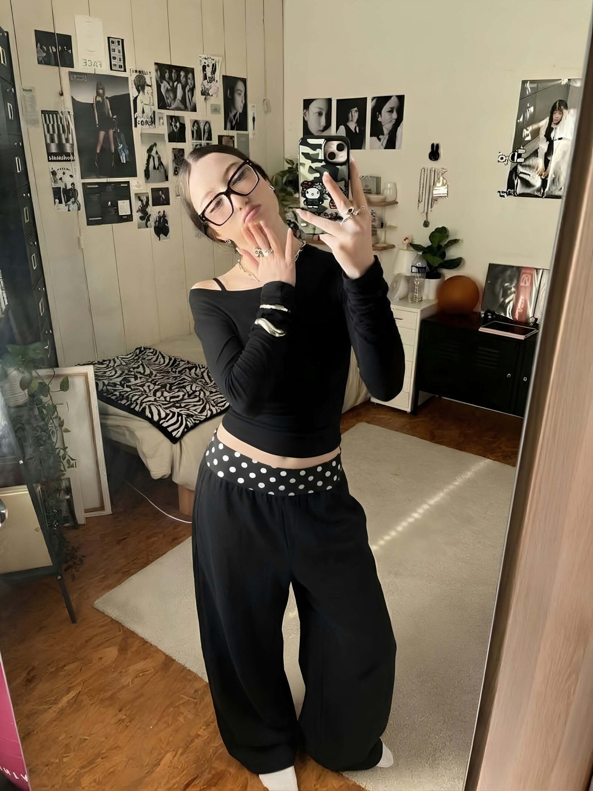 Baggy sweatpant polka dots – Image 4